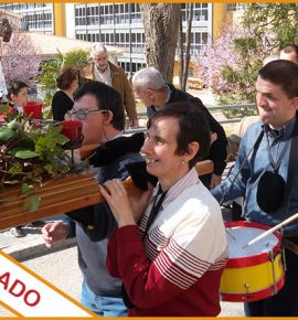 Procesión tradicional con el Colegio Federico Muelas